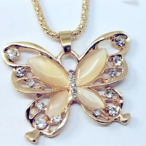 Betsey Johnson Elegant Beautiful Butterfly Necklace - Picture 2 of 3